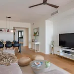 Luxury Rosita